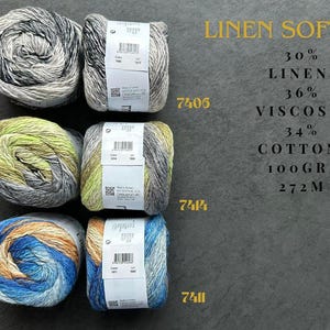 Puede incluir: Tres ovillos de hilo en diferentes combinaciones de colores. El hilo es una mezcla de lino, viscosa y algod&oacute;n. Los ovillos est&aacute;n etiquetados con el nombre del hilo "LINEN SOFT", la composici&oacute;n del hilo, el peso y el metraje. Los ovillos est&aacute;n etiquetados con los n&uacute;meros 7406, 7414 y 7411.