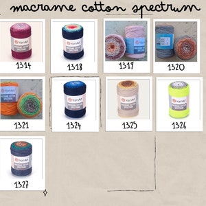 Puede incluir: Surtido de 10 ovillos de hilo de algod&oacute;n para macram&eacute;, cada uno con una combinaci&oacute;n de colores diferente. Los ovillos est&aacute;n etiquetados con el nombre de la marca "YarnArt" y el nombre del producto "Macrame Cotton Spectrum". Los ovillos est&aacute;n numerados 1314, 1318, 1319, 1320, 1321, 1324, 1325, 1326 y 1327.