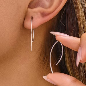 Minimalistische sterlingzilveren draadhaakoorbellen: moderne inrijgersieraden