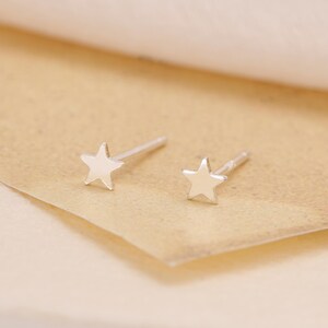 Minimalistische Sternohrstecker aus Sterlingsilber: Himmlischer Schmuck