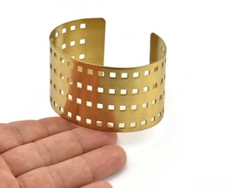 Pulsera de latón crudo, pulsera de patrón cuadrado de latón, brazalete de latón, brazalete de latón abierto, manguito de latón cuadrado hecho a mano