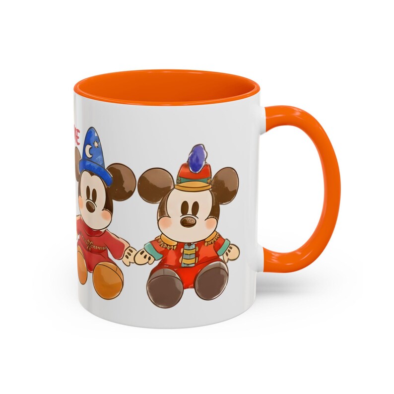 Taza de café con detalles de Mickey Mouse a través de los tiempos / Opción de nombre personalizado imagen 11