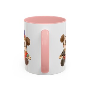 Taza de café con detalles de Mickey Mouse a través de los tiempos / Opción de nombre personalizado imagen 17