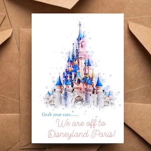 Annuncio di vacanza a sorpresa carta magicamente ispirata Disneyland Paris vacanza vacanza sorpresa rivela carta personalizzata regno magico immagine 1