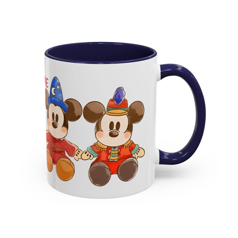 Taza de café con detalles de Mickey Mouse a través de los tiempos / Opción de nombre personalizado imagen 8