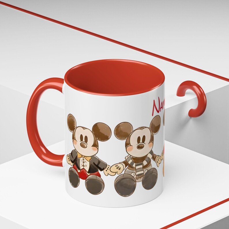 Taza de café con detalles de Mickey Mouse a través de los tiempos / Opción de nombre personalizado imagen 6
