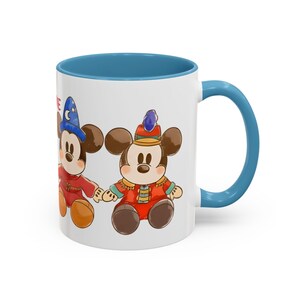 Taza de café con detalles de Mickey Mouse a través de los tiempos / Opción de nombre personalizado imagen 10