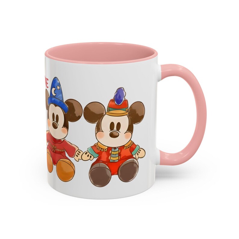 Taza de café con detalles de Mickey Mouse a través de los tiempos / Opción de nombre personalizado imagen 9