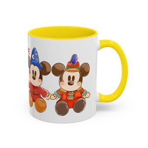 Taza de café con detalles de Mickey Mouse a través de los tiempos / Opción de nombre personalizado imagen 13
