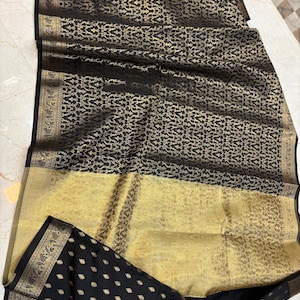 Shruti Haasan inspiriertes Banarasi weiches schwarzes Jaal-Muster mit goldenem Rand Gewebe Seide Saree | Hochzeit Partykleidung | Brautmode | Geschenke