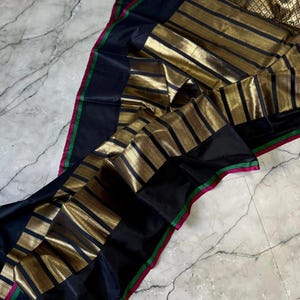 Nita Ambani Inspiriert Schwarz Banarasi Weiches Baumwollgewebe Seide Saree | Gold Zari Saree | Hochzeit Partykleidung | Elegante Festliche & Brautmode