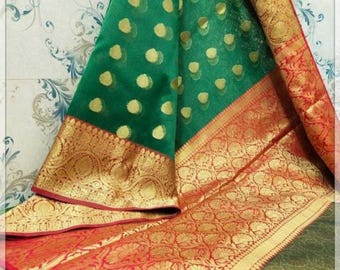 Handgemaakte zachte banarasi-sari van organzazijde: Bhutta-borduurwerk