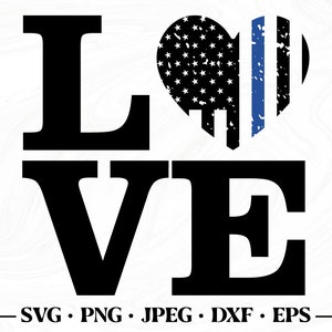 Könnte beinhalten: Schwarzweißgrafik des Wortes "LOVE" mit einem Herzen in der Mitte. Das Herz ist eine abgenutzte amerikanische Flagge mit einem blauen Streifen in der Mitte.