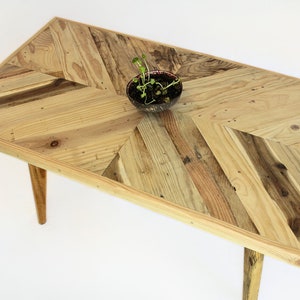 Reclaimed Wood Coffee Table: Rustic Farmhouse Living Room Table