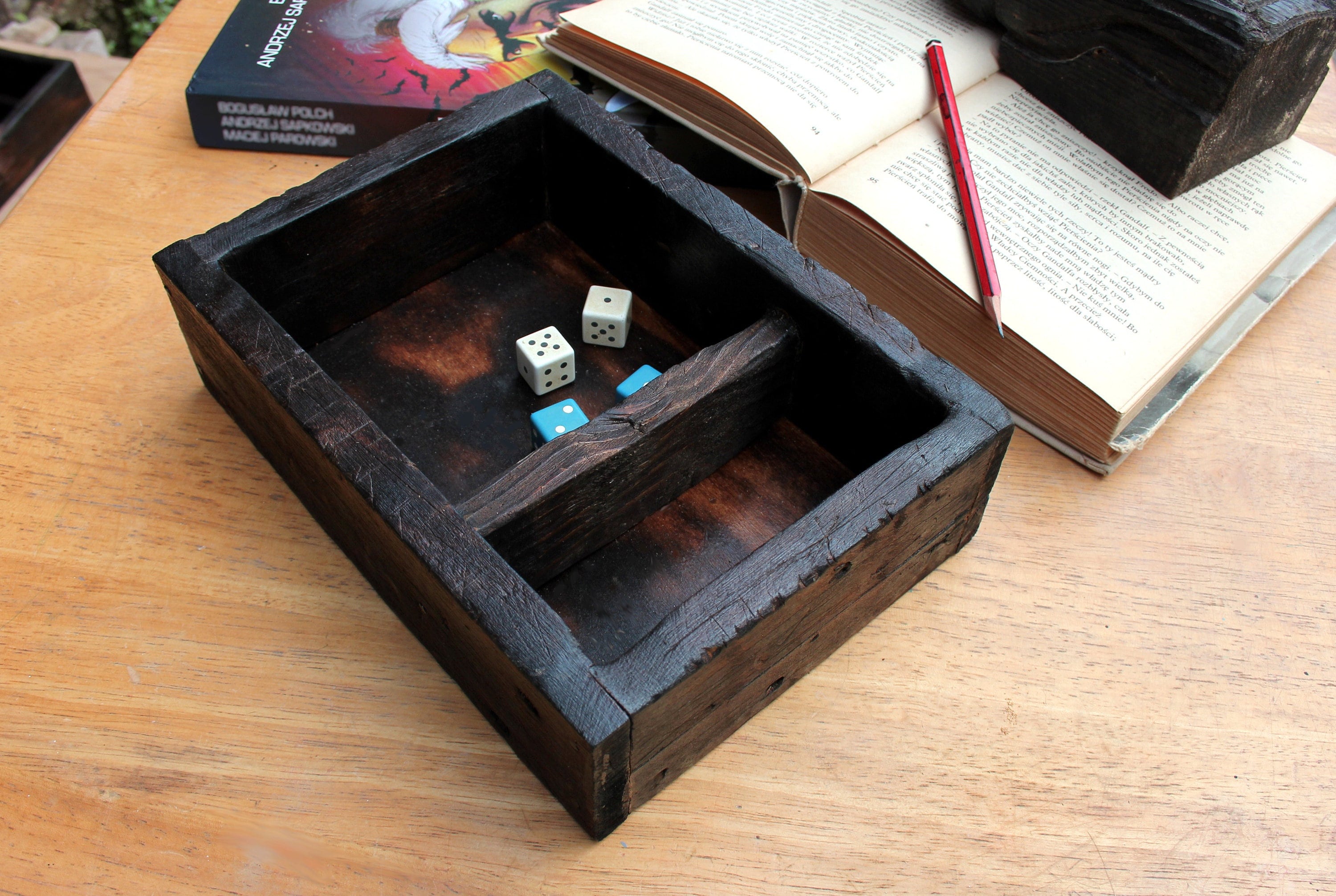 Plateau à Dés D&D Hexagonal En Cuir Synthétique – Rouge, Pliable Avec Boutons-Pression, Pour Jeux De Rôle