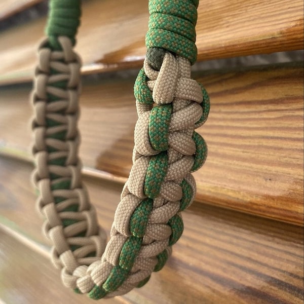 Collier en paracorde, macramé de cordons, vert émeraude, minimaliste chaîne verte beige, cadeau personnalisé noeuds macramé faits à la main.