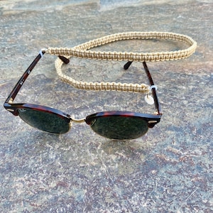 Macrame eyeglasses chain, handmade glasses strap, sunglasses cord, paracord eyeglasses chain for women, fashionable accessories for women.