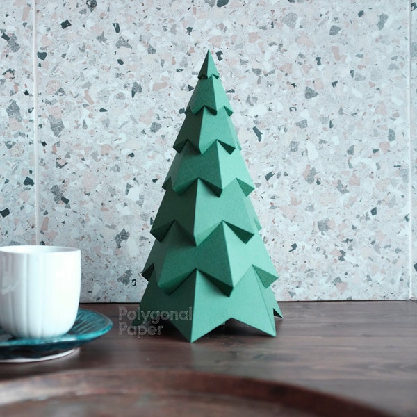 Weihnachtsbaum: Papier-Bastelvorlage für die Herstellung von Low Poly Neujahr 3D-Dekor. DIY Tannenbaum. PDF und DXF Schnittmuster