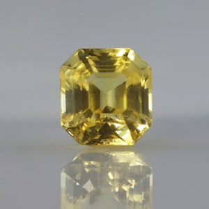 Loupe clean Natural Yellow Sapphire 5.20 Carat, Excellent octagonal Shape Natural Sapphire Earth mined, Ceylon Sapphire, Sri Lanka Sapphire.