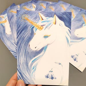 Postkarte Kunstdruck DINA6 / Einhorn mit blauem Hintergrund