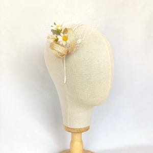 Bridal Headband With Veil, White Daisy Fascinator, Boho Wedding Headpiece, Sinamay Loop, Handmade Flower Crown, Bride Or Guest.