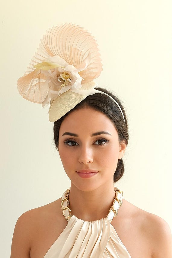 Elegant Cream Fascinator with Floral Accents White Lilac Feather Floral Fascinator Hat, Elegant Bow Rose  main image 2