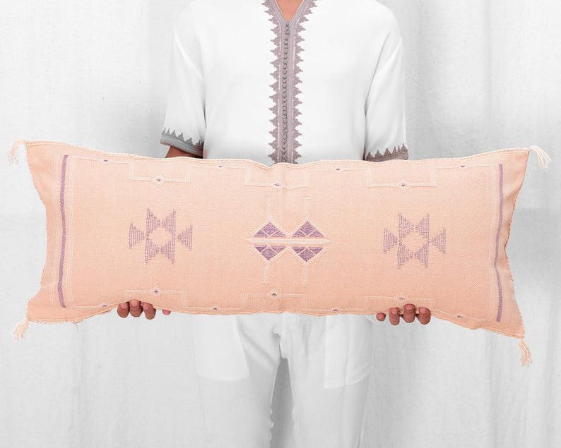 Triangular Cactus Coussin lombaire en soie à motif cactus marocain : rose pâle, style ...