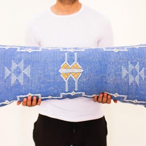 Marokkanisches Dekokissen, Berberkissenseide, Azurblaues Kaktusseidenkissen, Ethnisches Kissen 14x36, Blaues Loungekissen, Küstenhaus Blau