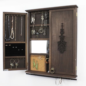 Anpassbarer Schmuckschrank / Wandbehang-Schmuckorganisator / personalisierte Schmuckanzeige