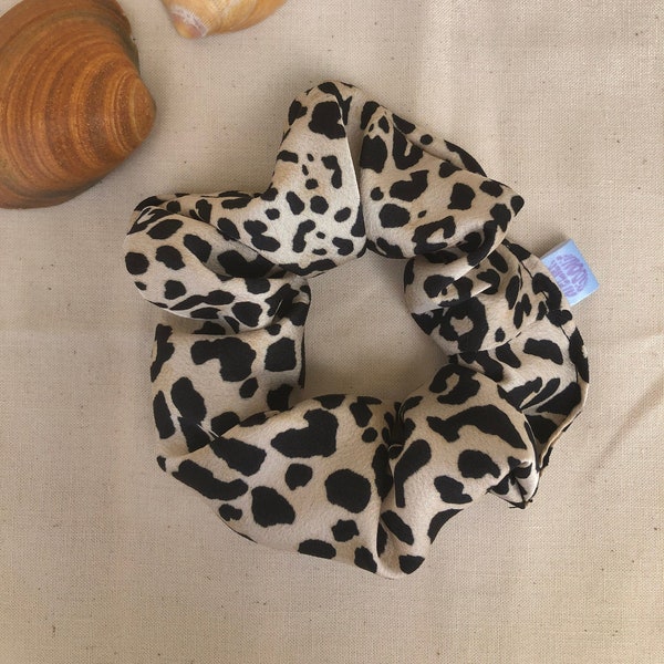 Chouchou cheveuxElastique cheveuxAccessoirescheveuxChouchou upcycléScrunchy fait mainChouchou léopardChouchoubeigeChouchou polyester recyclé