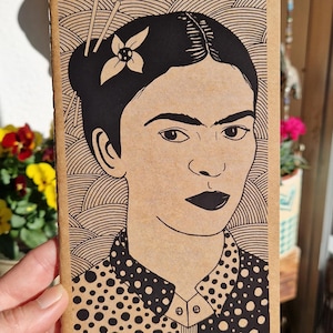 Carnet de notes Frida Kahlo en papier kraft brun, cousu à la main, couverture souple, carnet en papier recyclé, portrait d'une femme, peintre mexicaine