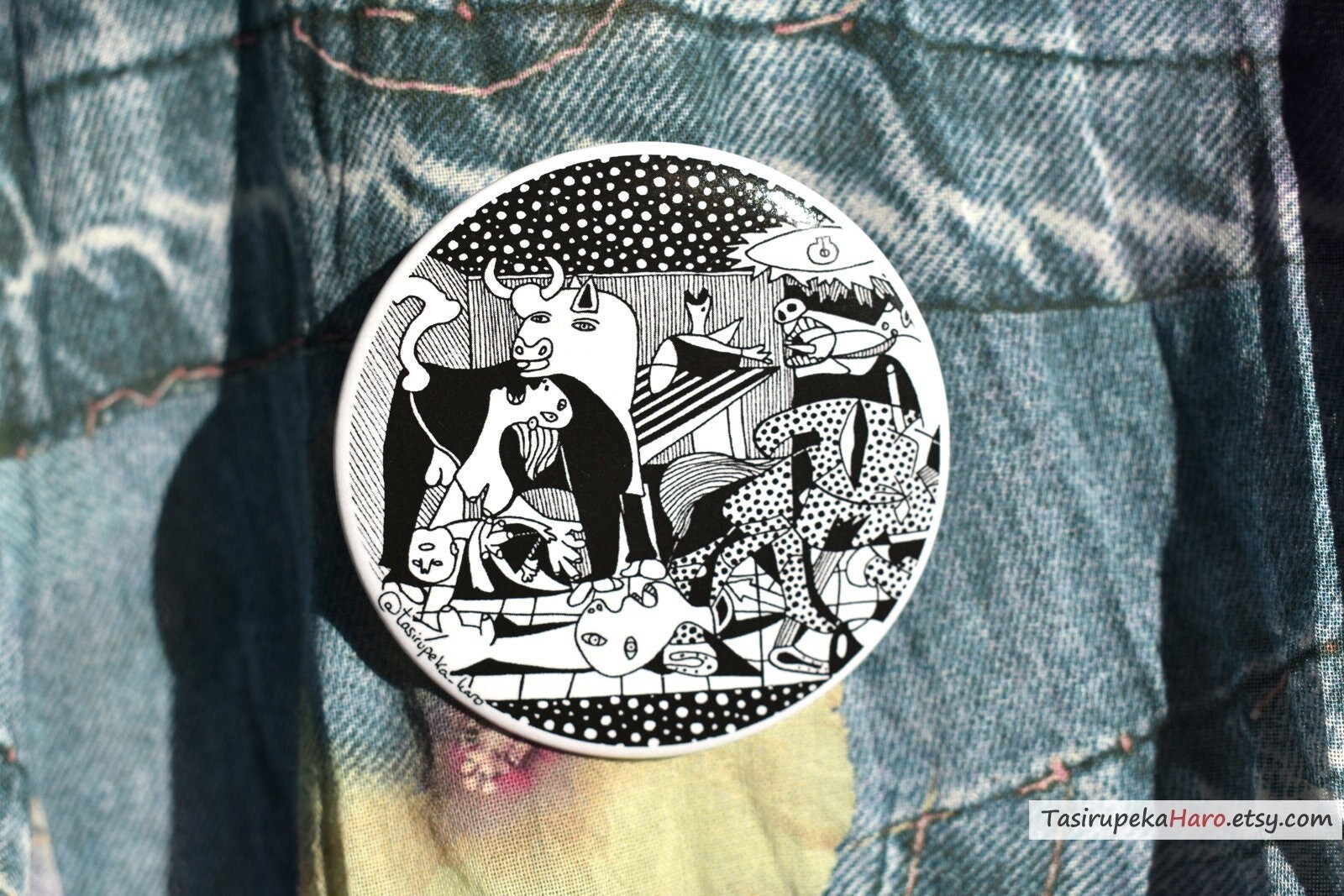 Button badge Guernica Picasso, metal decoration, Pin Badge famous painting, Spanish civil war painter, art inspiration, bull, Free Shipping