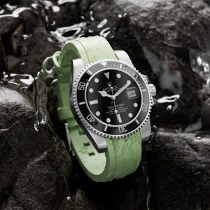 Curved End Silicone Watch Strap: 316L Steel Buckle, 20mm 22mm