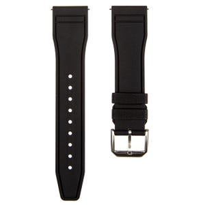 Op de afbeelding: Zwarte rubberen horlogeband met een zilveren gesp. Het band heeft een gestructureerd oppervlak en is ontworpen voor een horloge met een lugbreedte van 22 mm.