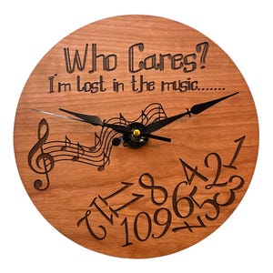 Horloge musicale gravée au laser : bois d'érable ou de cerisier, cadeau amusant pour les mélomanes