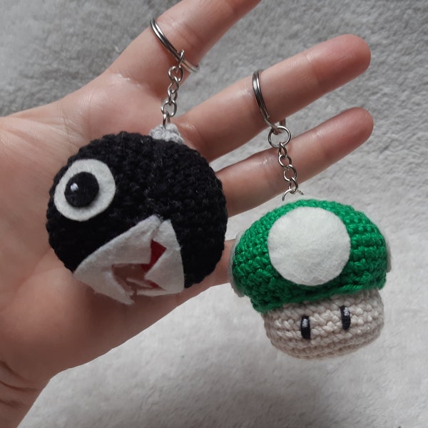 Porte clé amigurumi au crochet mario champignon ou chomp personnalisable