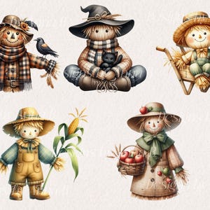 Pu&ograve; includere: Cinque diverse illustrazioni di spaventapasseri. Gli spaventapasseri indossano abiti e cappelli diversi. Alcuni tengono oggetti come un gatto nero, un cesto di mele e un gambo di mais.