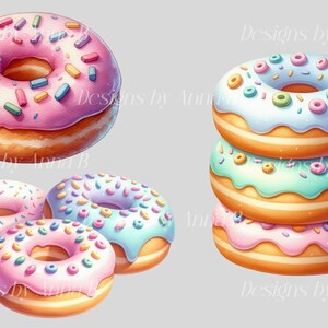 Puede incluir: Cuatro donuts coloridos con glaseado rosa, azul y blanco y espolvoreados. Los donuts est&aacute;n dispuestos en un grupo de tres y un donut &uacute;nico.