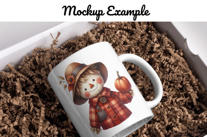 Pu&ograve; includere: Tazza in ceramica bianca con un'illustrazione dipinta a mano di uno spaventapasseri sorridente che indossa una camicia a quadri e tiene una piccola zucca arancione. Lo spaventapasseri indossa un cappello marrone e una barba di paglia.