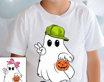 Nombre de niño de Halloween personalizado PNG, calabaza fantasma de Halloween PNG, gorra de béisbol, lazo de coqueta, niño/niña de Halloween, dibujado a mano, temporada espeluznante PNG