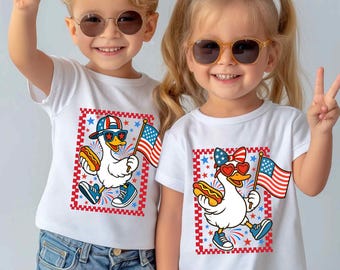 Oca ragazzo e ragazza PNG, Ragazzo e ragazza carini in estate PNG, Oca ragazzo sciocco PNG, Disegno per sublimazione di ragazzo e ragazza del 4 luglio, Maglietta patriottica per bambini PNG