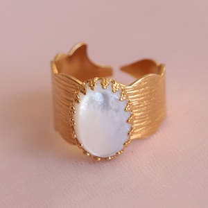 Adjustable mother-of-pearl ring, large ring gilded with 24-carat fine gold / mother-of-pearl ring, natural stone / Marina women&#39;s jewelry