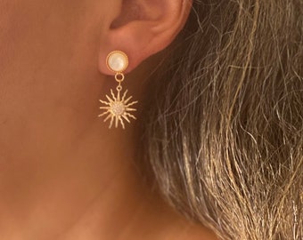 Natural mother-of-pearl sun earrings gilded with fine gold / Célia mother-of-pearl dangling earrings