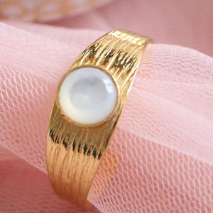 gold plated ring with round mother-of-pearl stone / Adjustable natural mother-of-pearl ring / boho mother-of-pearl ring