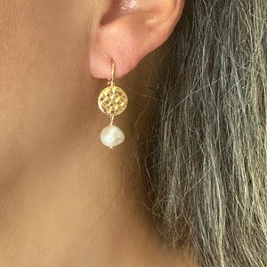 Aurélia gold-plated pearl earrings / pearl sleepers