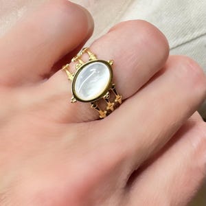 Mother-of-pearl ring with natural stone / women&#39;s gift / adjustable ring with stylish mother-of-pearl ring / women&#39;s stainless steel mother-of-pearl ring