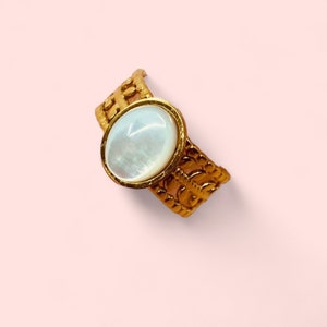 Gold stainless steel and mother-of-pearl ring / adjustable natural mother-of-pearl stone ring / elegant handmade jewelry / gift idea for women