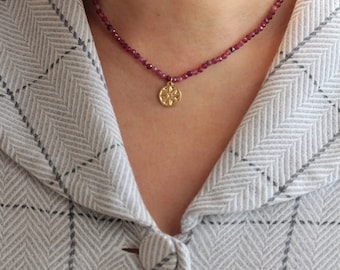 Natural pink rubellite pearl necklace / Women's pink pearl necklace with round compass rose pendant, gold-plated / Unique jewelry gift