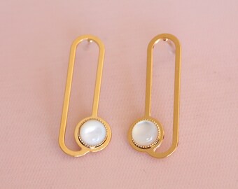 Women's Golden Geometric Earrings with Mother-of-Pearl Stone / White Brass Gilded with Fine Gold