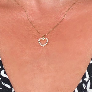 Colar com pingente de coração fino / Colar com pingente de coração de strass de aço inoxidável / Colar feminino minimalista com corrente fina / Presente feminino